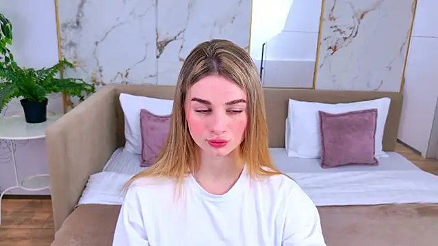 SweetyLicky online show from March 8, 2026, 4:21 pm