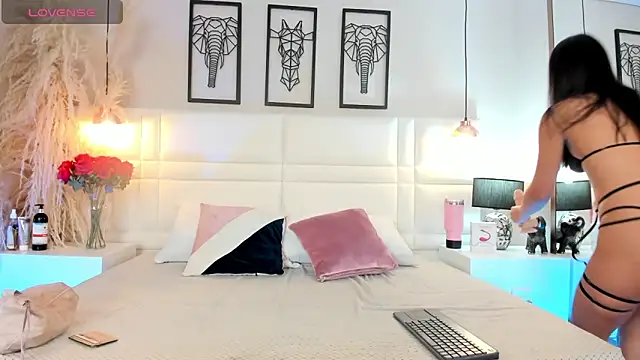 Viollet xoxo online show from October 16, 2025, 8:50 pm