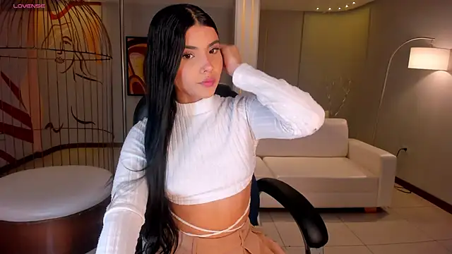 MiaLaurence online show from January 9, 2026, 7:21 pm