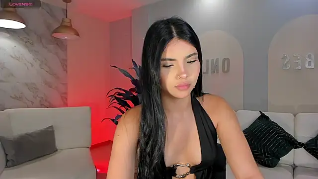 MiaLaurence online show from May 23, 2026, 11:42 am
