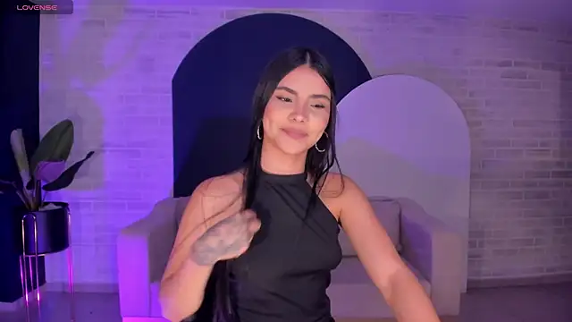 MiaLaurence online show from February 13, 2026, 7:25 pm