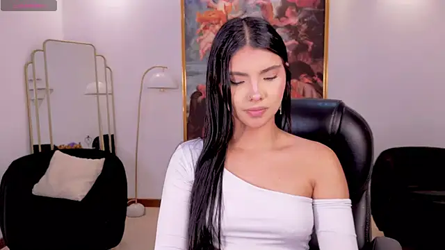 MiaLaurence online show from May 19, 2026, 6:59 pm