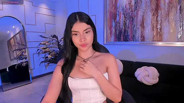 MiaLaurence online show from December 16, 2025, 7:40 pm