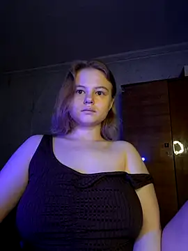 SlipperSherry online show from December 3, 2025, 5:23 pm