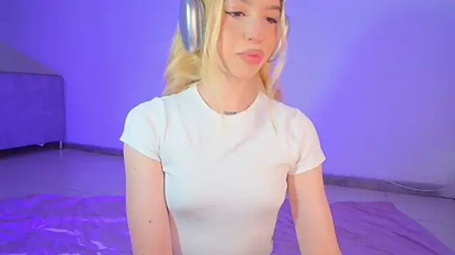 Alina Lee t online show from November 23, 2025, 2:43 am