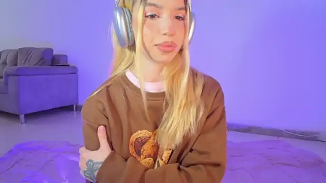 Alina Lee t online show from November 24, 2025, 9:15 pm