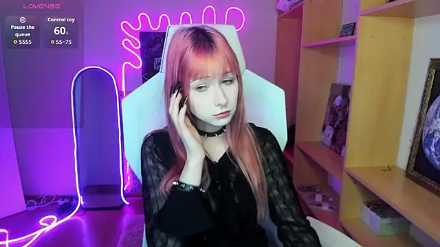 Snapshot of AmamiDark chatting on October 4, 2025, 1:40 am AmamiDark online show from October 4, 2025, 1:40 am