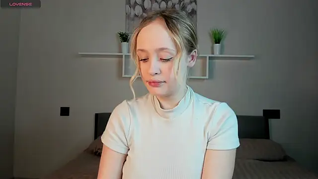 Julliakoill online show from November 4, 2025, 6:17 am