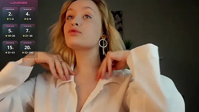 Julliakoill online show from November 23, 2025, 8:02 am