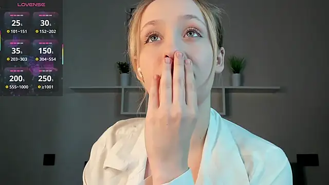 Julliakoill online show from November 5, 2025, 7:44 am