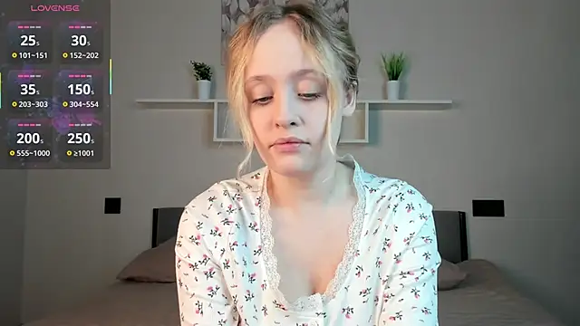 Julliakoill online show from October 30, 2025, 4:44 am