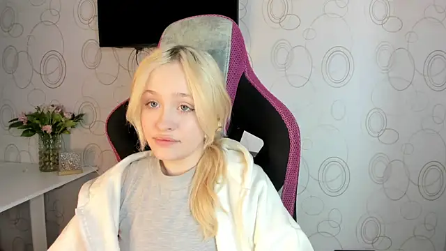 Julliakoill online show from February 15, 2026, 10:36 am