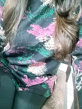 Snapshot of Kayna_Rawat chatting on December 23, 2025, 10:14 am Kayna Rawat online show from December 23, 2025, 10:14 am