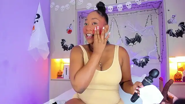 Snapshot of CassiieLondon chatting on November 2, 2025, 1:21 am CassiieLondon online show from November 2, 2025, 1:21 am