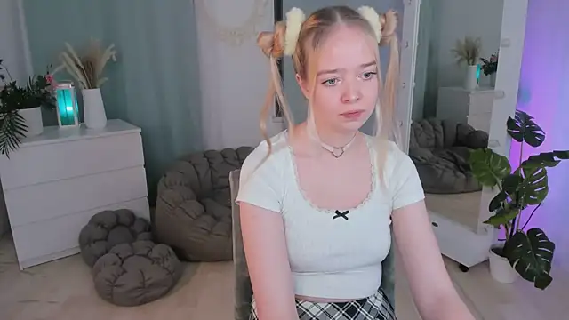 Snapshot of BellaMontgomery chatting on November 30, 2025, 10:54 pm BellaMontgomery online show from November 30, 2025, 10:54 pm