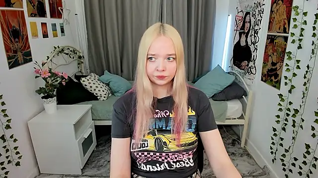 Snapshot of BellaMontgomery chatting on January 14, 2026, 4:21 pm BellaMontgomery online show from January 14, 2026, 4:21 pm