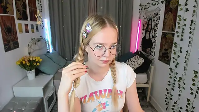 BellaMontgomery online show from November 9, 2025, 11:42 pm