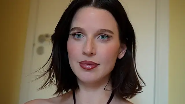 ellaa91 online show from May 20, 2026, 5:54 pm