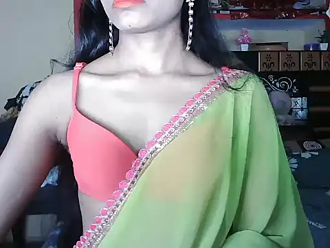 ROSE GOLDE online show from October 7, 2025, 3:13 pm