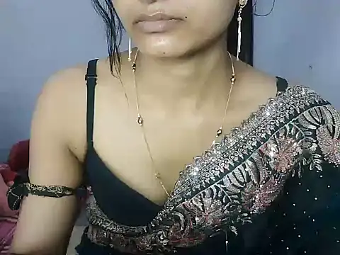 ROSE GOLDE online show from November 29, 2025, 3:23 pm