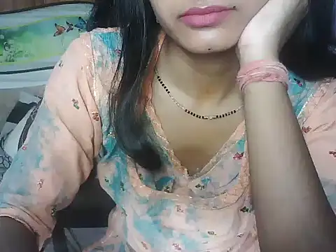ROSE GOLDE online show from May 18, 2026, 8:52 am