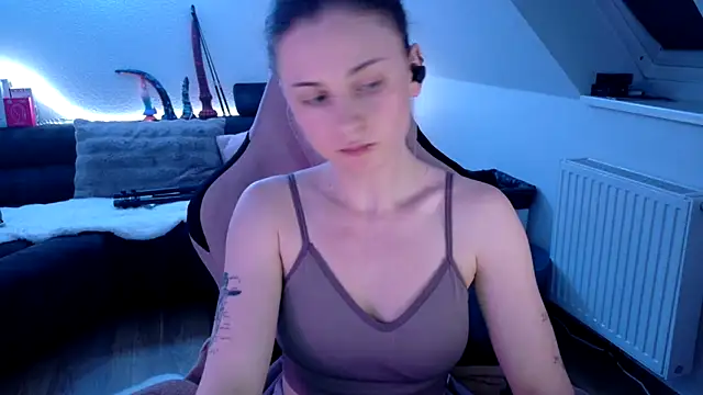 Snapshot of Melly4You chatting on May 31, 2026, 8:42 pm Melly4You online show from May 31, 2026, 8:42 pm