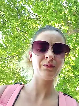 Snapshot of Melly4You chatting on May 25, 2026, 1:32 pm Melly4You online show from May 25, 2026, 1:32 pm
