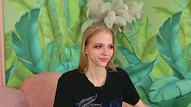 4example Chloe online show from March 29, 2026, 5:42 am