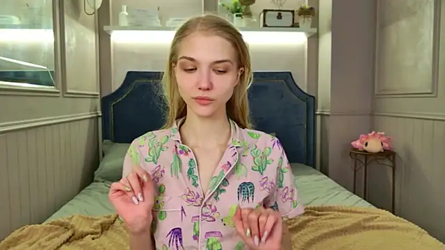 4example Chloe online show from March 15, 2026, 10:22 am