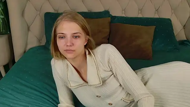 4example Chloe online show from March 25, 2026, 5:51 am