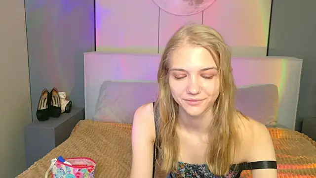 4example Chloe online show from April 14, 2026, 5:45 am