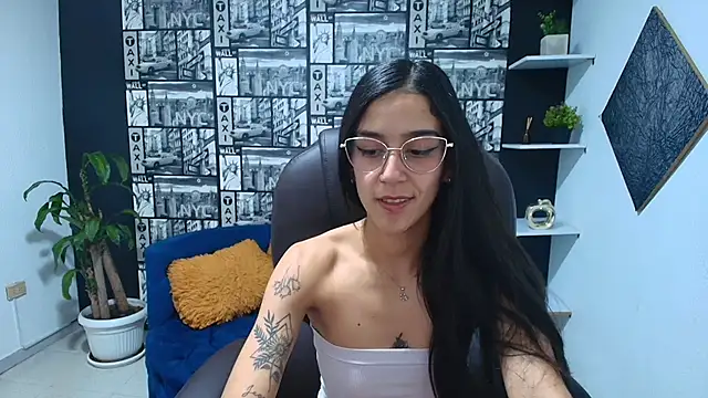 Snapshot of DanielaMonroe chatting on January 15, 2026, 12:36 am DanielaMonroe online show from January 15, 2026, 12:36 am