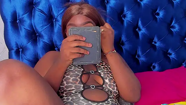 TANISHA HILL online show from October 19, 2025, 2:20 pm