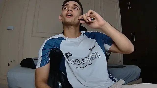 Snapshot of nathan_shimmer chatting on February 5, 2026, 10:38 pm nathan shimmer online show from February 5, 2026, 10:38 pm