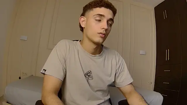 Snapshot of nathan_shimmer chatting on February 4, 2026, 9:21 pm nathan shimmer online show from February 4, 2026, 9:21 pm