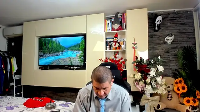 SpartacusDaddy48 online show from May 10, 2026, 1:46 pm