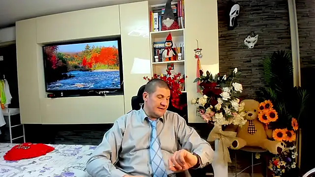 SpartacusDaddy48 online show from May 12, 2026, 3:07 pm