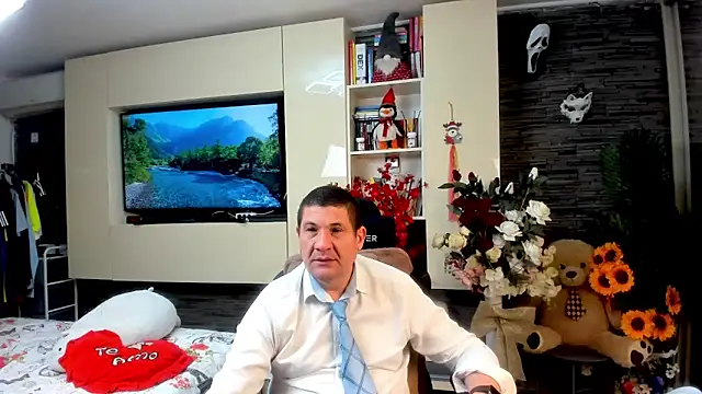 SpartacusDaddy48 online show from May 28, 2026, 8:26 pm