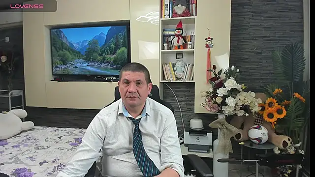 Snapshot of SpartacusDaddy48 chatting on July 2, 2026, 7:03 am SpartacusDaddy48 online show from July 2, 2026, 7:03 am