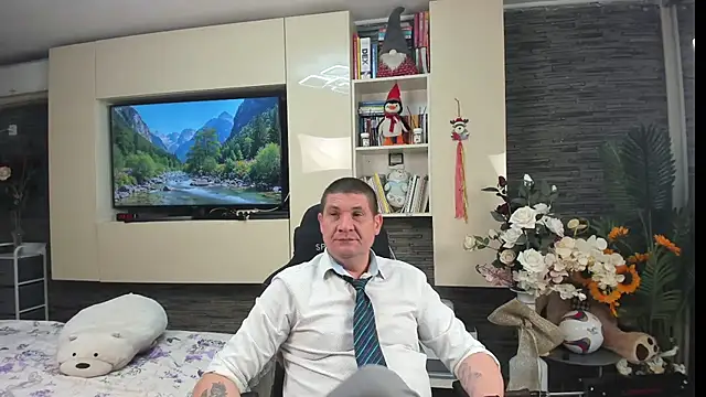 Snapshot of SpartacusDaddy48 chatting on July 4, 2026, 8:35 pm SpartacusDaddy48 online show from July 4, 2026, 8:35 pm