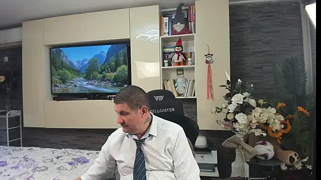 Snapshot of SpartacusDaddy48 chatting on July 5, 2026, 10:33 am SpartacusDaddy48 online show from July 5, 2026, 10:33 am
