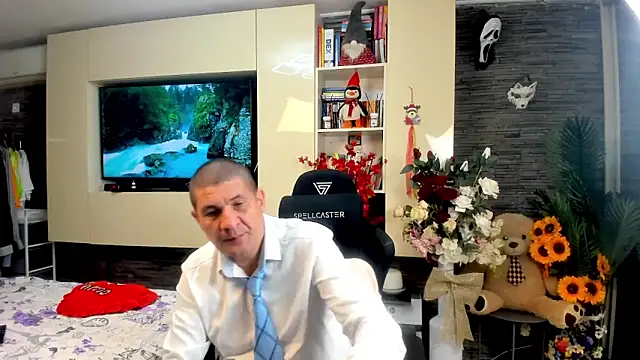 SpartacusDaddy48 online show from May 7, 2026, 2:31 pm