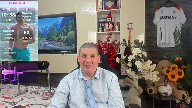 Snapshot of SpartacusDaddy48 chatting on June 24, 2026, 6:28 pm SpartacusDaddy48 online show from June 24, 2026, 6:28 pm