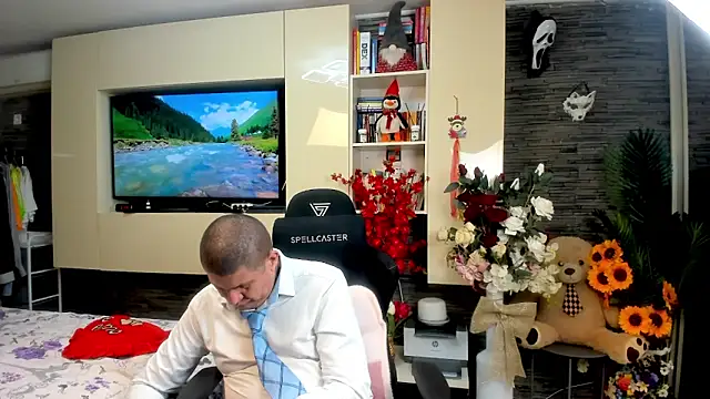 SpartacusDaddy48 online show from May 8, 2026, 2:37 am