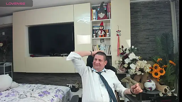 Snapshot of SpartacusDaddy48 chatting on July 2, 2026, 7:09 pm SpartacusDaddy48 online show from July 2, 2026, 7:09 pm