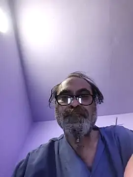 Snapshot of Sp71 chatting on October 10, 2025, 8:42 pm Sp71 online show from October 10, 2025, 8:42 pm