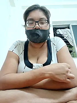 Snapshot of Elie_couple143 chatting on November 6, 2025, 6:23 pm Elie couple143 online show from November 6, 2025, 6:23 pm