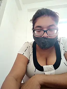 Snapshot of Elie_couple143 chatting on October 21, 2025, 2:33 am Elie couple143 online show from October 21, 2025, 2:33 am