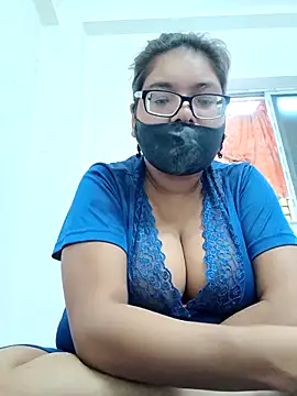 Snapshot of Elie_couple143 chatting on October 20, 2025, 9:43 am Elie couple143 online show from October 20, 2025, 9:43 am