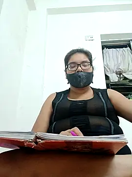 Snapshot of Elie_couple143 chatting on October 18, 2025, 6:32 pm Elie couple143 online show from October 18, 2025, 6:32 pm